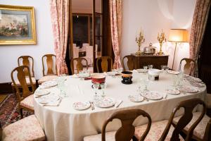 Villas Chateau d'Echenevex - Luxury Escape near Geneva : photos des chambres