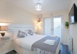 Canal View Cottage