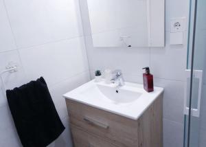 350mLaurel.Calefacción.Parking público.Centro.Wifi