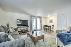 obrázek - Cary Townhome about Walk to Downtown and Breweries!