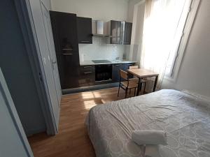 Appartements Studio cosy - Hypercentre - 20 min to Paris : photos des chambres