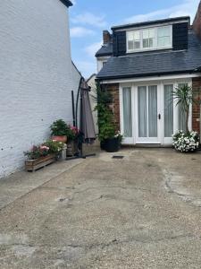 The old coach house 8 North lane