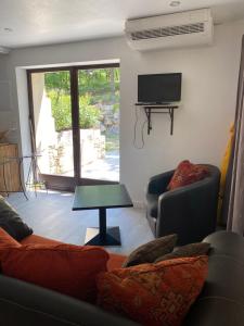 Hotels Hotel Lou Caleu restaurant le Rocher des Abeilles : photos des chambres