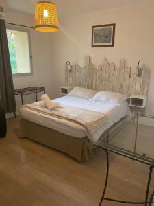 Hotels Hotel Lou Caleu restaurant le Rocher des Abeilles : photos des chambres