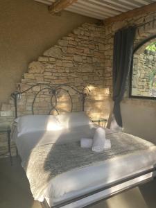 Hotels Hotel Lou Caleu restaurant le Rocher des Abeilles : photos des chambres