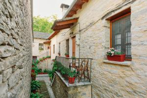 Archontiko Rapti Stone Traditional House