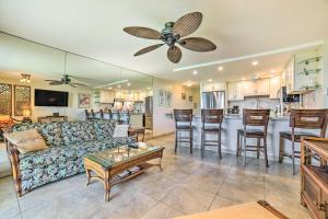 Beachfront Condo Sunset Views and Pool Access!
