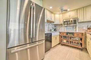 Beachfront Condo Sunset Views and Pool Access!