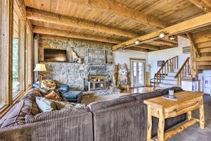 Peaceful Cabin with Mtn and River Views, Fire Pit