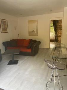 Hotels Hotel Lou Caleu restaurant le Rocher des Abeilles : Appartement - Vue sur Jardin