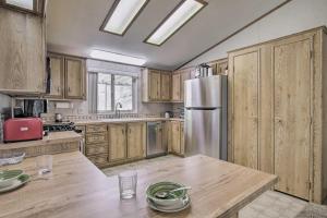 Family-Friendly Home about 1 Mi to Kern River!