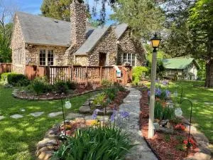 Rock Cottage Gardens B&B - Eureka Springs