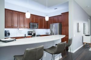 New! Spectacular Vista Cay Penthouse Vision NearTheme Parks, and walk to the Convention Center
