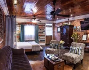 Bayou Chateau - Cypremort