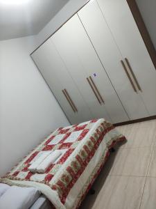 APTO EM CONDOMÍNIO FECHADO ( B1-304)