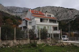 Apartments with a swimming pool Zakucac, Omis - 5954