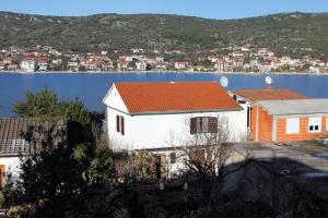 Apartments by the sea Vinisce, Trogir - 5982