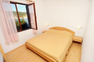 Apartments by the sea Vinisce, Trogir - 5982