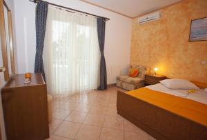 Apartments and rooms by the sea Brela, Makarska - 6056