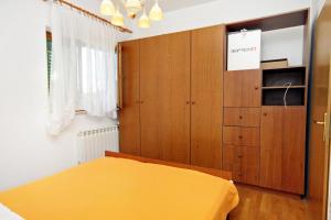 Apartments with a parking space Vinisce, Trogir - 5978