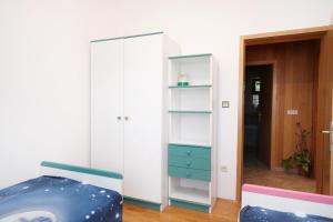 Apartments with a parking space Vinisce, Trogir - 5978