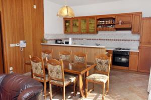 Apartments with a parking space Vinisce, Trogir - 5978