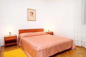 Two-Bedroom Apartment with Terrace and Sea View room in Apartments by the sea Vinisce Trogir - 5981