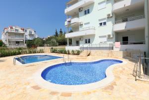 Seaside apartments with a swimming pool Okrug Gornji, Ciovo - 5960