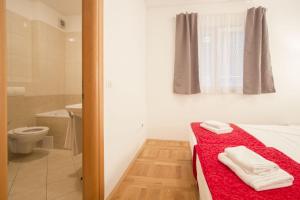 Seaside apartments with a swimming pool Okrug Gornji, Ciovo - 5960