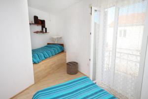 Apartments with parking space Supetar, Brac - 6036