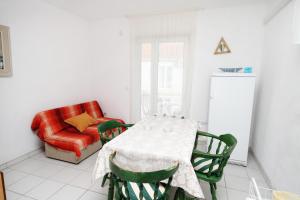 Apartments with parking space Supetar, Brac - 6036