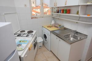 Apartments by the sea Split - 5995