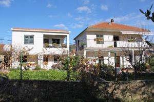 Family friendly seaside apartments Vinisce, Trogir - 5946