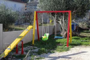 Family friendly seaside apartments Vinisce, Trogir - 5946