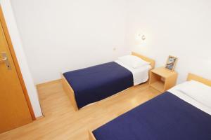 Family friendly seaside apartments Vinisce, Trogir - 5946