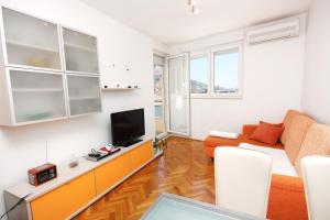 One-Bedroom Apartment with Balcony and Sea View room in Apartments by the sea Omis - 6073