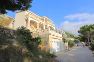 Apartments by the sea Brela, Makarska - 6006