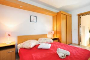 Apartments by the sea Brela, Makarska - 6006