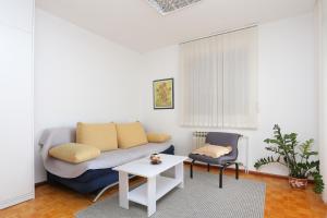 Apartments with parking space Makarska - 5984