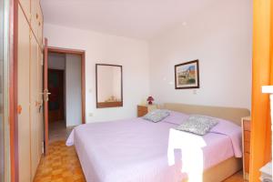 Apartments with parking space Makarska - 5984