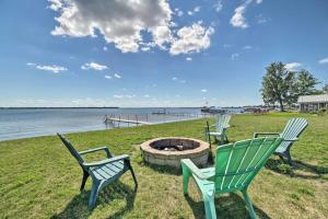 Houghton Lake Family Getaway with Fire Pit!