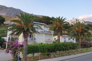 Apartments by the sea Duce, Omis - 5987