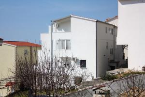 Apartments with a parking space Nemira, Omis - 6070