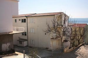 Apartments with a parking space Nemira, Omis - 6070