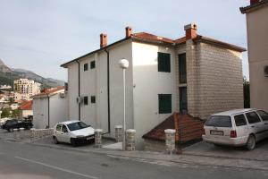 Apartments with a parking space Makarska - 6087