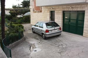 Apartments with a parking space Makarska - 6087