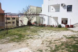 Apartments with a parking space Nemira, Omis - 6070