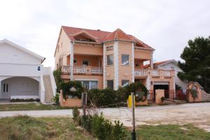 Apartments with a parking space Nin, Zadar - 5936 