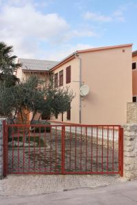 Apartments by the sea Nin, Zadar - 5937 
