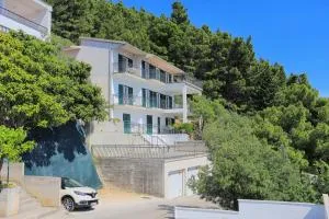 Apartments with a parking space Brela, Makarska - 6043 - Brela